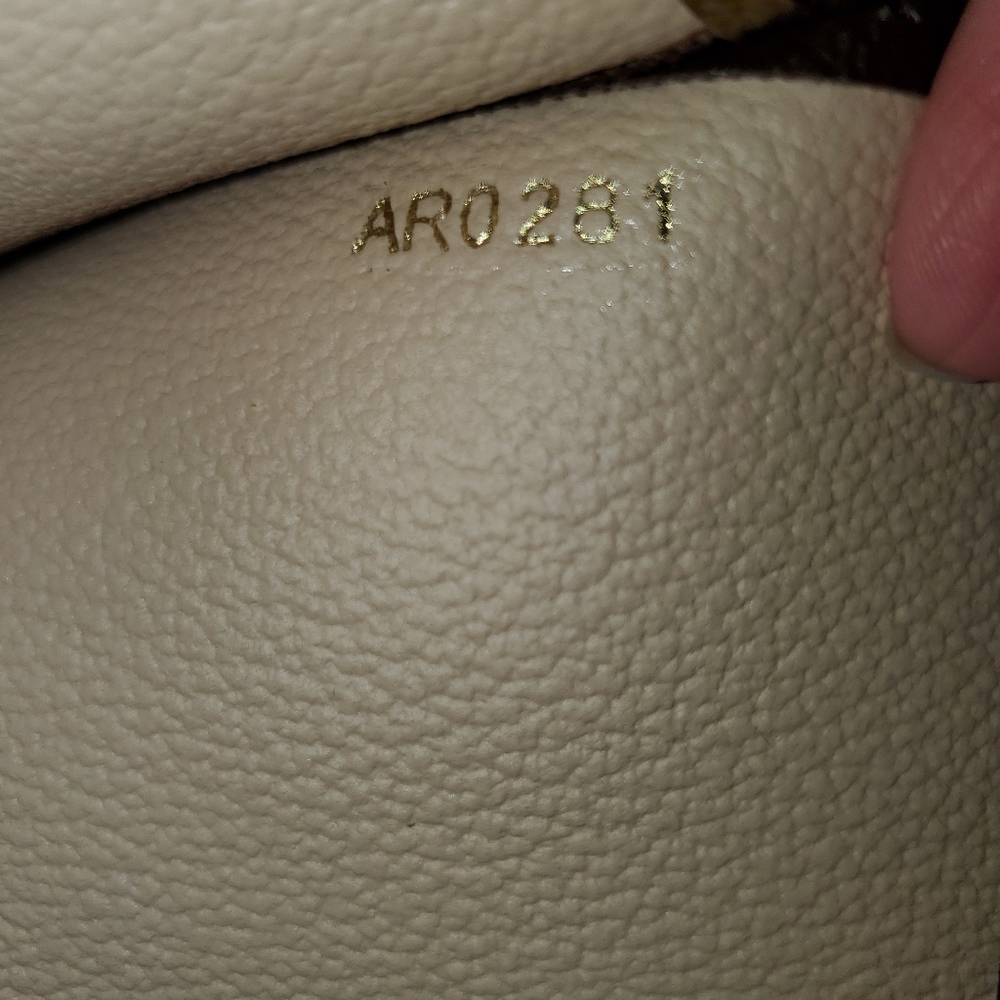 Authentic New Louis Vuitton Toiletry 26/ Purse - Picture 8 of 15